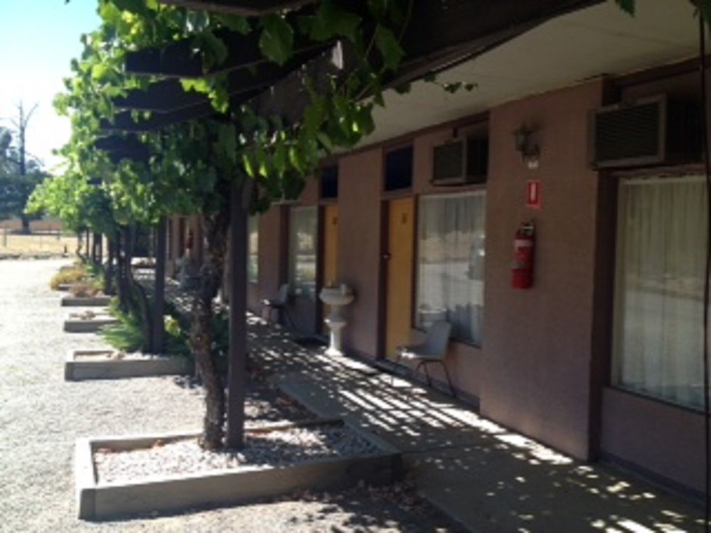 Stawell'S London Motor Inn Buitenkant foto