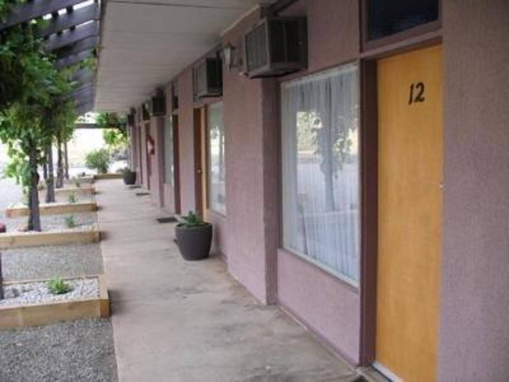 Stawell'S London Motor Inn Buitenkant foto
