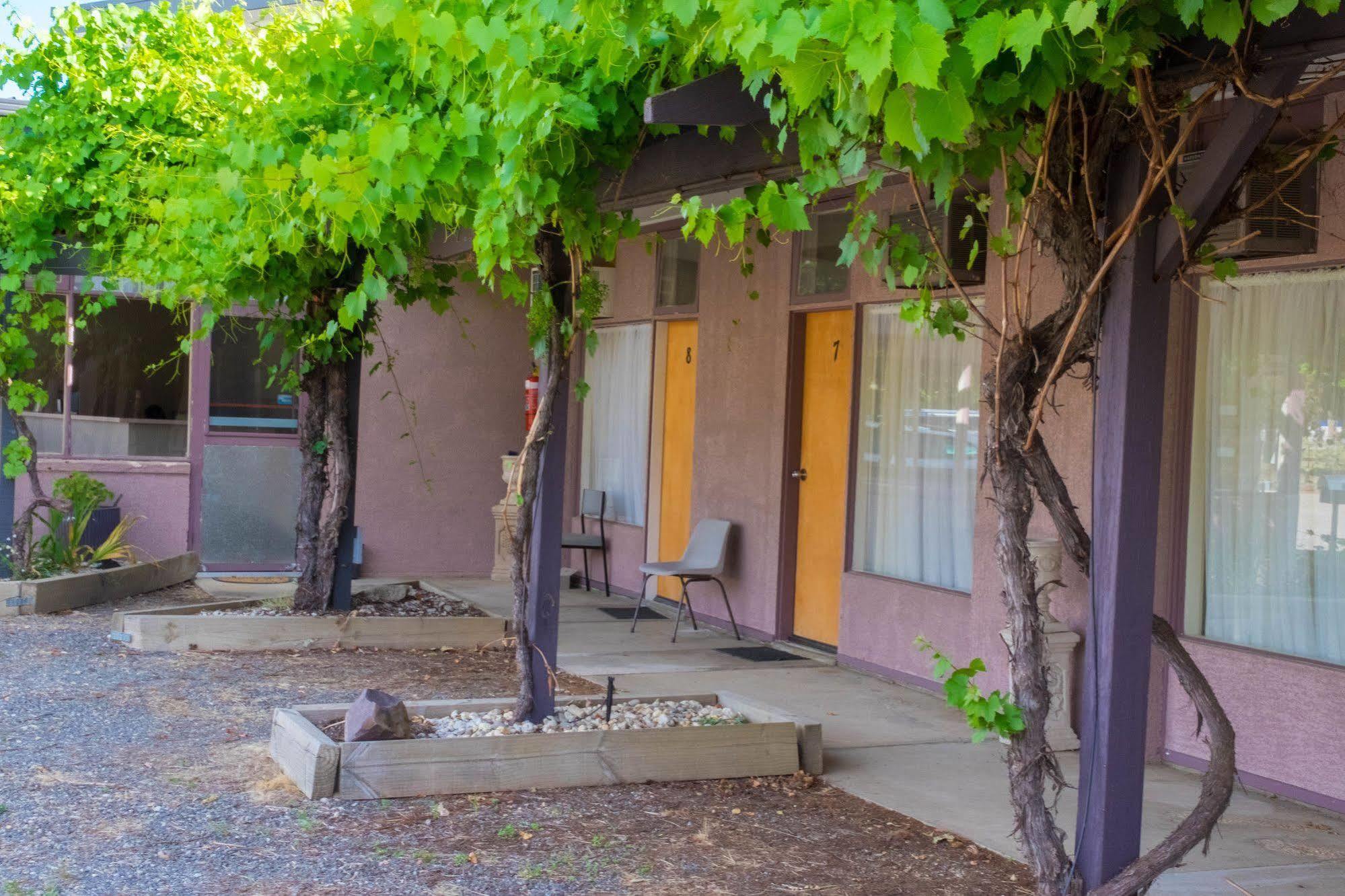 Stawell'S London Motor Inn Buitenkant foto