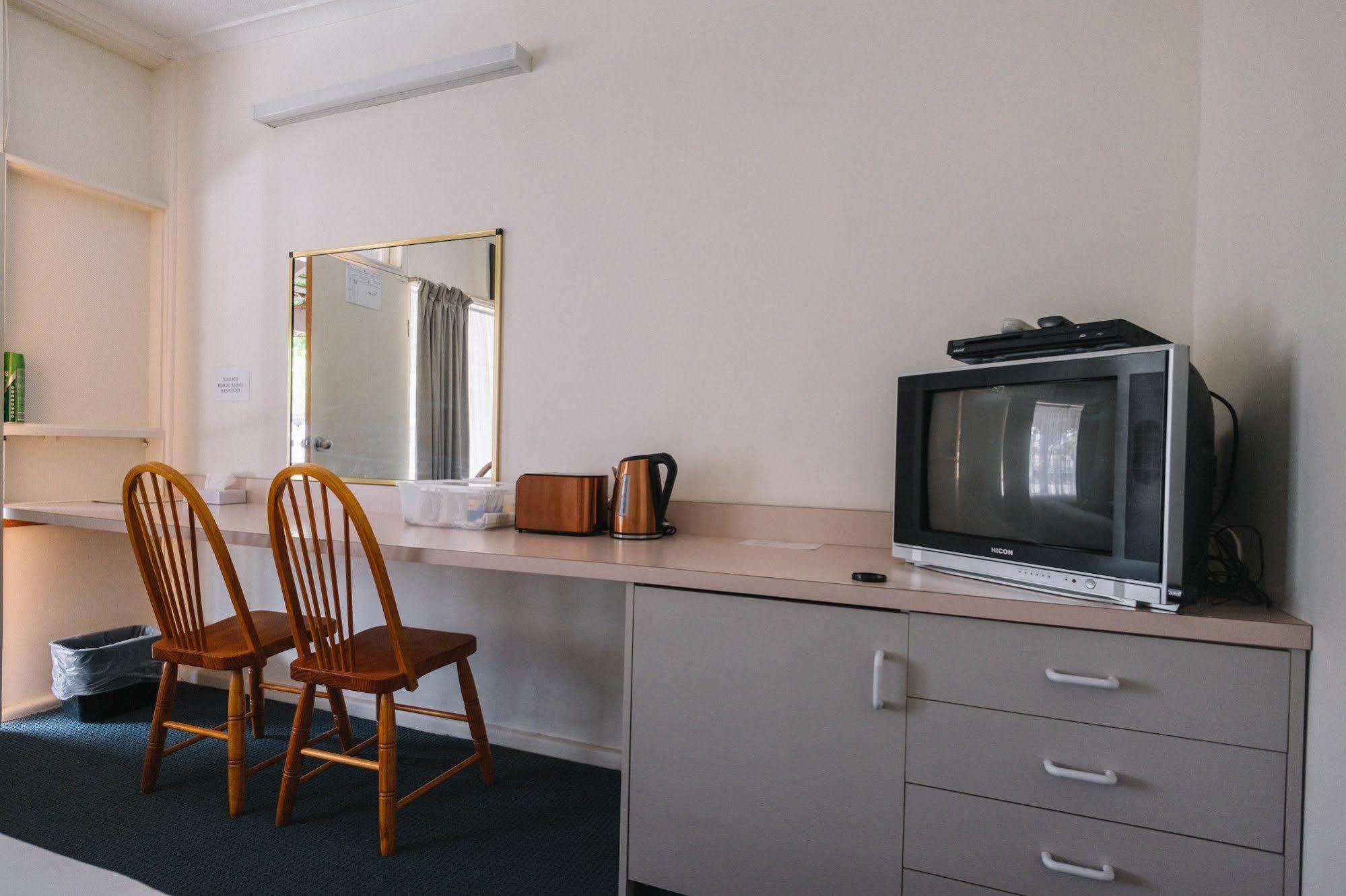 Stawell'S London Motor Inn Buitenkant foto