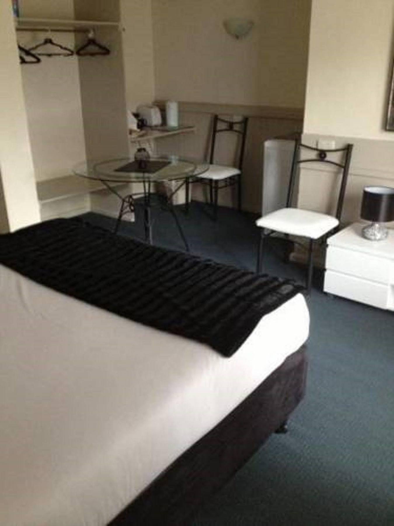 Stawell'S London Motor Inn Buitenkant foto