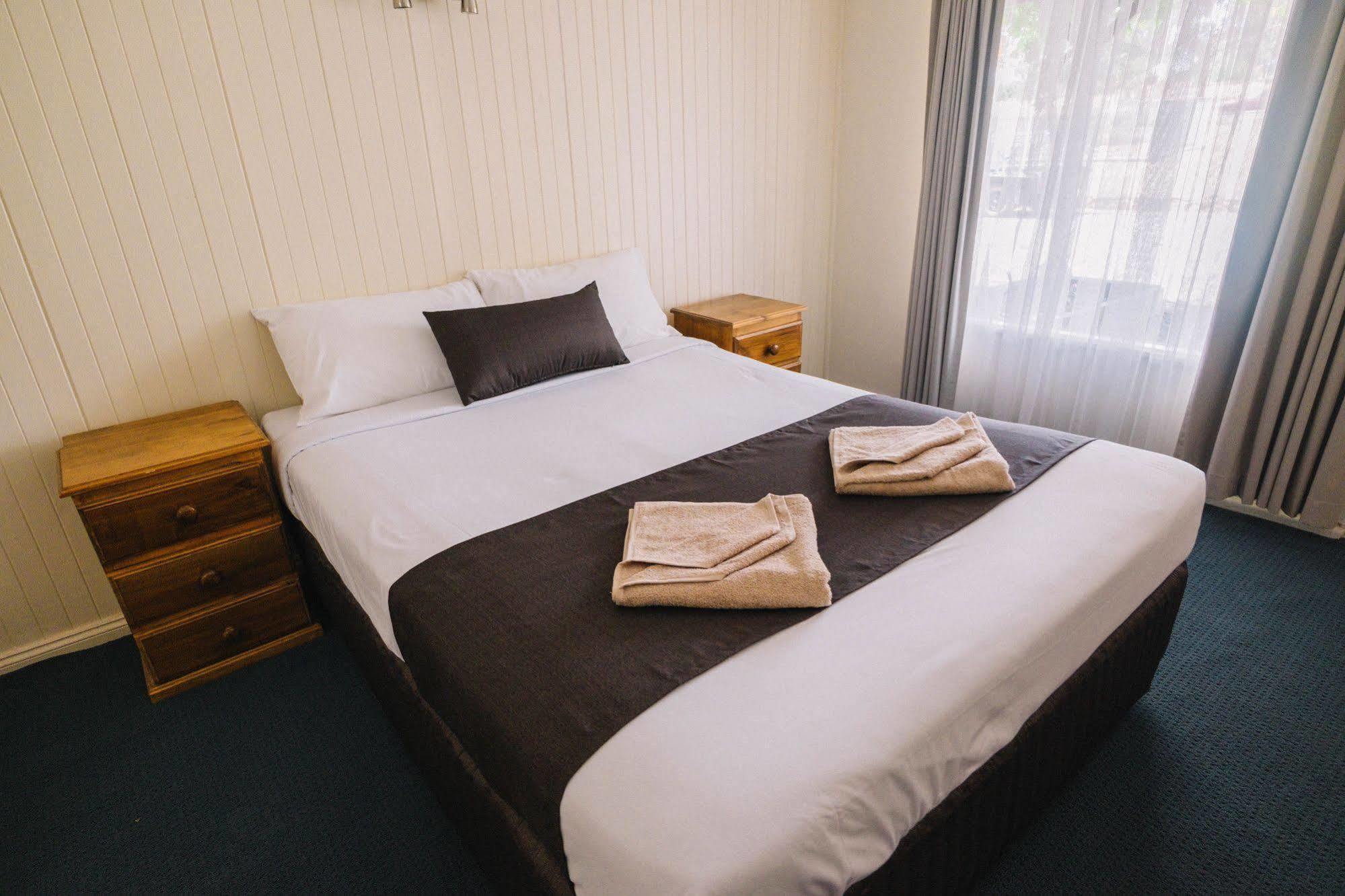 Stawell'S London Motor Inn Buitenkant foto