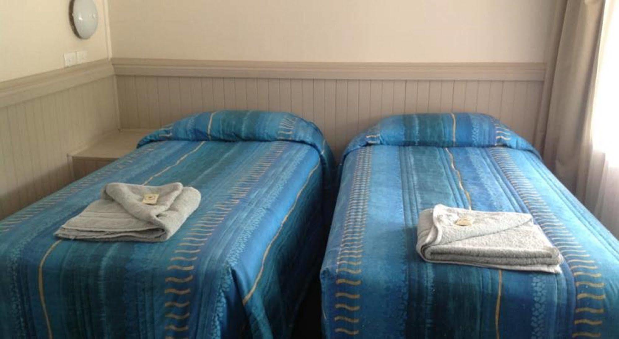 Stawell'S London Motor Inn Buitenkant foto