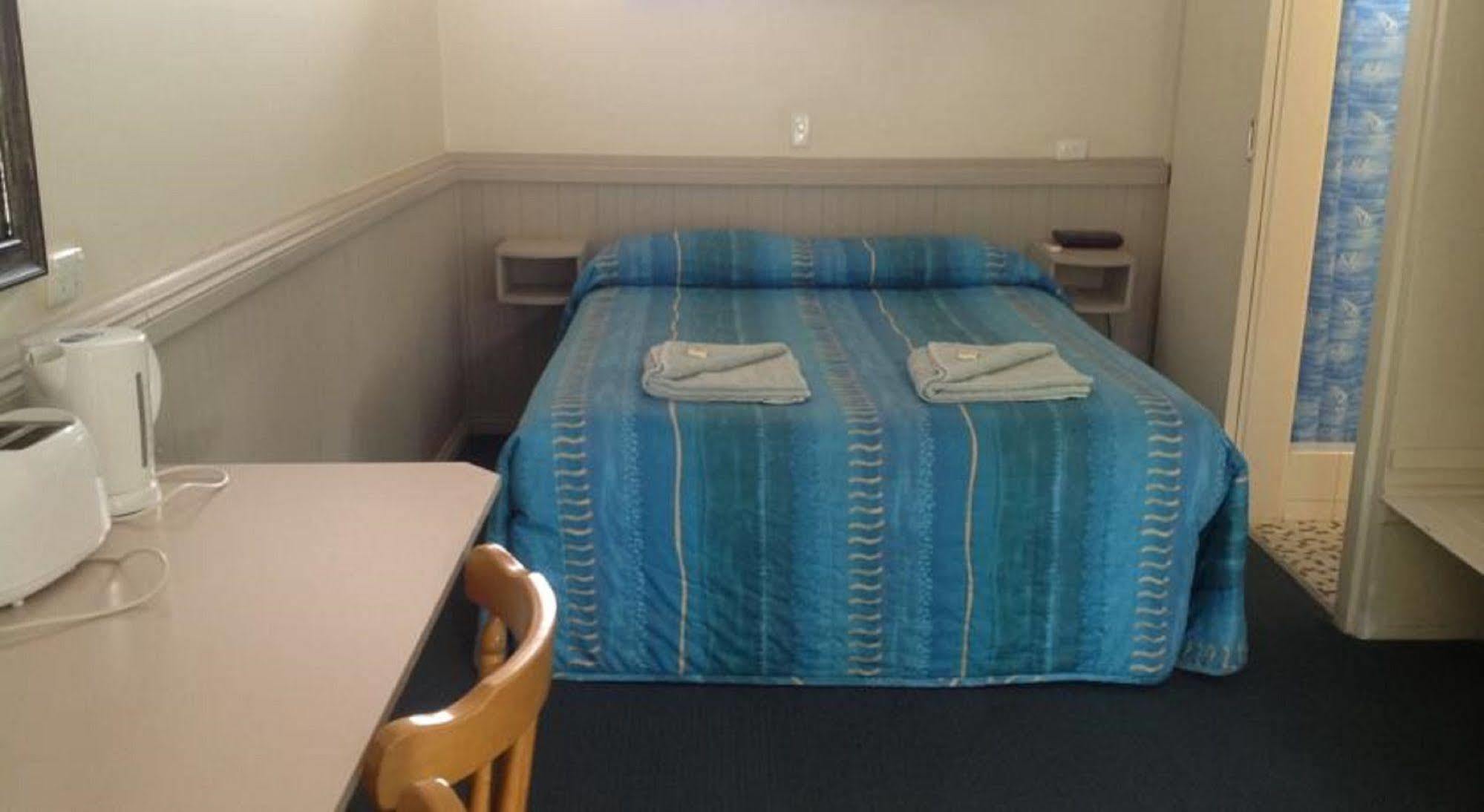 Stawell'S London Motor Inn Buitenkant foto